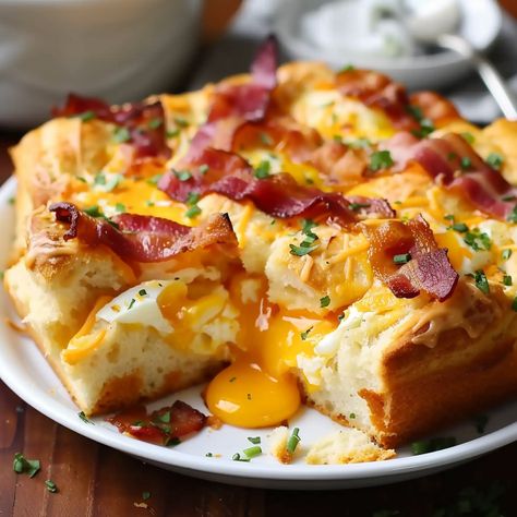 Bacon Egg Cheese Biscuit Bake - Easy Breakfast Casserole Bacon Egg Cheese Biscuit Bake, Bacon Egg And Cheese Biscuit Bake, Bacon Casserole Breakfast, Biscuit Egg Casserole, Breakfast Casserole Biscuits, Couple Dinner, Biscuit Casserole, Easy Breakfast Casserole, Cheese Biscuit