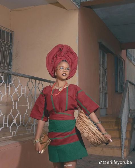 Oleku ~ Gele ~ Yoruba Fashion ~ Asooke fabrics ~ Yoruba Women Yoruba Fashion, Native Outfits, Yoruba Bride, Creative Photoshoot Ideas, Naija Fashion, Aso Oke, Nigerian Wedding, Body Skin Care Routine, Wedding Photoshoot