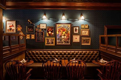 English Pub Interior, English Pub Decor, Pub Interior Ideas, Moody Bar, Irish Pub Design, Pub Interior Design, Pub Interior, Speakeasy Bar, English Pub