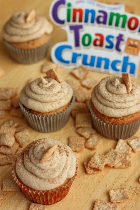 Cinnamon Toast Crunch Cupcakes Really good. Don't put the cereal piece on the top until ready to serve it gets soggy...Celeste Cinnamon Toast Crunch Cupcakes, Macncheese Recipe, Cupcake Wars, Cupcakes Decorados, Cinnamon Toast Crunch, Cinnamon Toast, S'mores, Cupcake Cake, Yummy Sweets