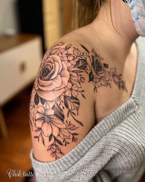 Steve on Instagram: “Tattoo de 5 hrs 😀😀😀” Tato Naruto, Feminine Shoulder Tattoos, Tato Maori, Women's Shoulder Tattoo, Shoulder Cap Tattoo, Girl Shoulder Tattoos, Shoulder Sleeve Tattoos, Floral Tattoo Shoulder, Tato Minimal