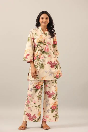 Lounge wear Co Ord Sets Women, Pakistani Gowns, Aesthetic Dress Outfit, Party Wear Long Gowns, Jaal Design, Cotton Dresses Online, Stylish Kurtis Design, Cotton Loungewear, Women Cotton Dress