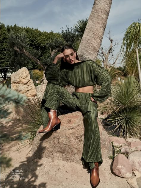 Neus Bermejo ELLE Croatia 2020 Cover Desert Fashion Editorial Joshua Tree Fashion Editorial, Joshua Photoshoot, Desert Fashion Shoot, Desert Fashion Editorial, Desert Editorial, Nature Editorial, Cactus Fashion, Desert Photoshoot Ideas, Green Gucci