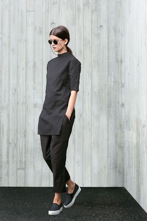 #sustainablefashion #naturalmaterials #linen #lookbook #minimalfashion #scandinavia #minimal #fashion #organic Kinfolk Style Fashion, Japanese Minimalism Fashion, Minimalist Summer Fashion, Summer Minimal Outfit, Kinfolk Style, Minimal Clothes, Minimalist Fashion Summer, Monochromatic Fashion, Capsule Wardrobe Work