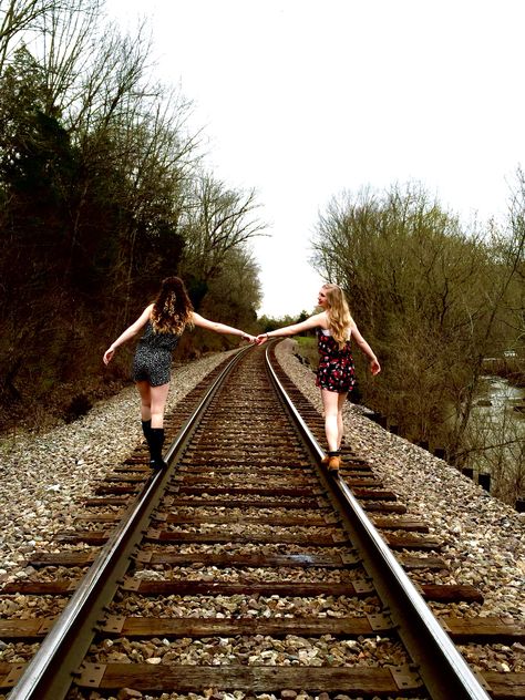 Rail Tracks Photography, Fall Train Track Photoshoot, Photos On Train Tracks, Photoshoot On Train Tracks, Photoshoot On Railway Track, Train Track Photoshoot Aesthetic, Rail Road Track Pictures, Traintrack Photoshoot Ideas, Traintrack Photoshoot