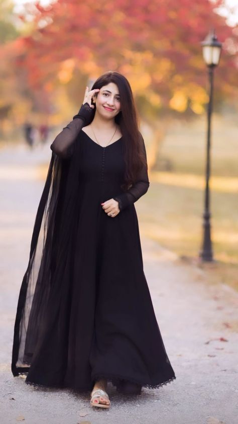 Simple Long Dress, Stylish Kurtis Design, Gown With Dupatta, Ethnic Gown, Velvet Dress Designs, Anarkali Dress Pattern, Georgette Dupatta, Pakistani Fancy Dresses, Beautiful Pakistani Dresses