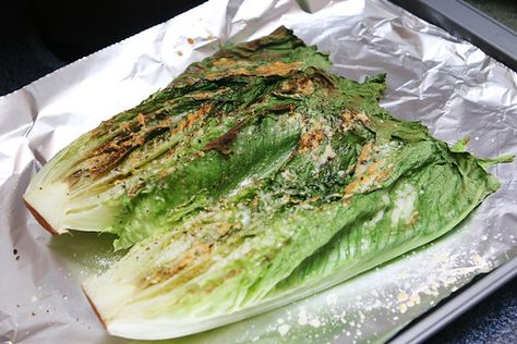 Grilled Romaine Lettuce, Ceasar Dressing, Grilled Romaine Salad, Grilled Vegetable Salads, Grilled Salad, Grilled Romaine, Romaine Salad, Romaine Lettuce, On The Grill