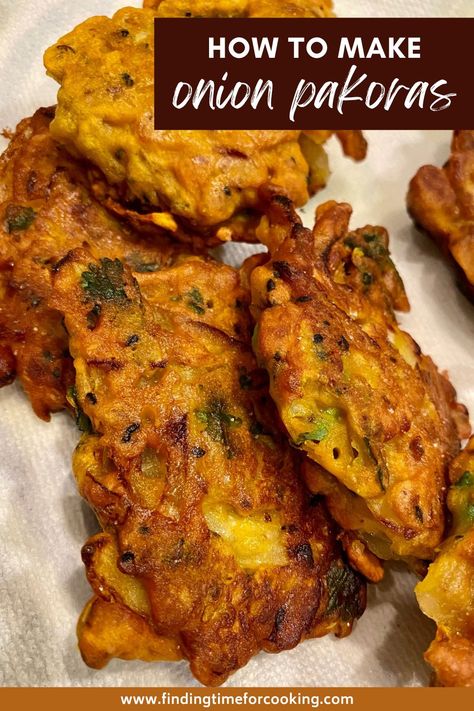 Easy Onion Pakoras with Tamarind Chutney | This is a simple & delicious onion pakora recipe without using a deep fryer, paired with a tart tamarind chutney. How to make onion pakoras (or pakodas) from scratch! Indian inspired snack, Indian onion fritters. #pakoras #indianfood #appetizer #sidedish Onion Pakora Recipe Indian, Indian Pakora Recipe, Onion Pakora Recipe, Onion Pakora, Onion Pakoda, Onion Fritters, East Indian Food, Pakora Recipe, Kheer Recipe