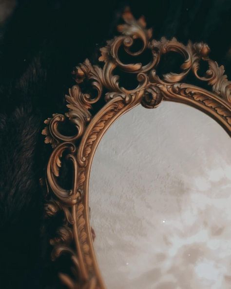 Old Hollywood Mirror, Old Gold Aesthetic, Antique Mirror Aesthetic, Moody Gold Aesthetic, Gold Vintage Mirror Aesthetic, Old Mirror Aesthetic, Regency Era Decor, Mirror Wall Aesthetic, Ornate Minimalism