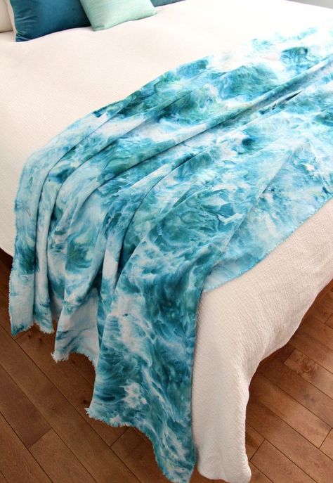 This beachy DIY ice dye throw blanket didn't turn out exactly how I planned, but so many people loved it so I thought I'd share how I made it today. Ice Dye, Ice Dyeing, Throw Blanket, Tie Dye, Dye, Bed, Blue