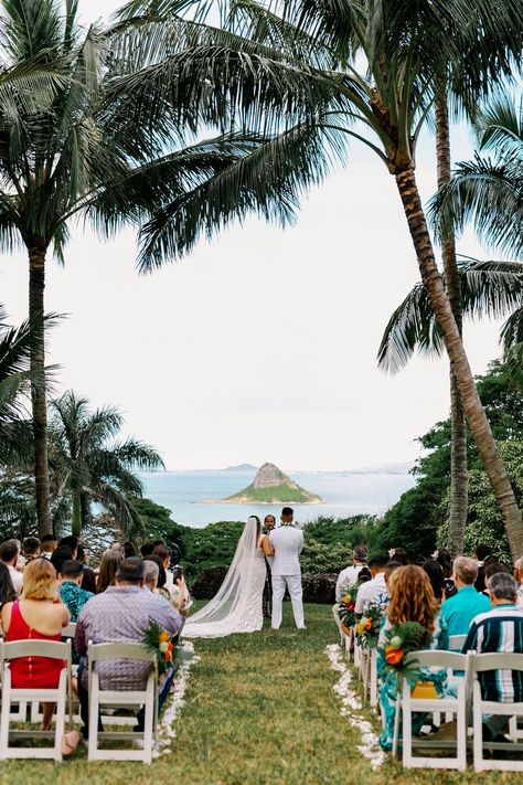 Hawaii wedding photographer - A dreamy, romantic, and tropical wedding at Paliku Gardens on O’ahu, Hawai’i. Paliku Gardens Wedding, Paliku Gardens, Wedding Pictures Beach, Country Engagement Photoshoot, Hawaii Beach Wedding, Wedding Venues Hawaii, Kualoa Ranch, Tropical Wedding Flowers, Elegant Wedding Inspiration