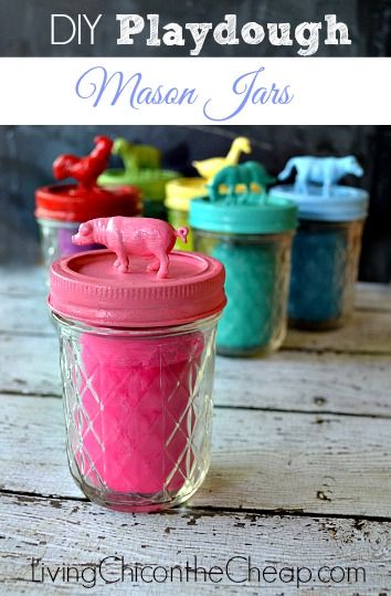 Learn how to make these Playdough Mason Jars over at Living Chic on the Cheap... Playdough Homemade, Sugar Cubes Diy, Christmas Playdough, Diy With Kids, Diy Playdough, Gift Homemade, Sugar Cubes, Gift Diy, Cadeau Diy