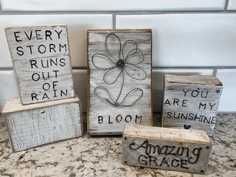 DIY rustic wood block mini signs by The House on Silverado, featured on DIY Salvaged Junk Projects 575 on Funky Junk! Diy Wood Blocks, Vintage Books Display, Wood Block Signs, Mini Watering Can, Cuadros Diy, Wood Burning Pen, Block Signs, Plastic Serving Trays, Mini Signs