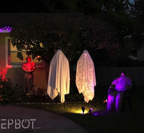 Beetlejuice Halloween House, Beetlejuice Front Yard, Beetlejuice Halloween Yard Decorations, Beetlejuice Front Porch, Beetlejuice Yard Decorations Diy, Diy Sandworm Beetlejuice Outdoor, Beetlejuice Cemetery, Beetlejuice Halloween Decorations Outdoor, Beetle Juice Outdoor Decorations