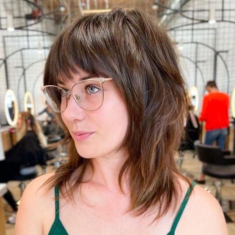 Shaggy Hair With Bangs, Trendy Womens Haircuts, 2022 Haircut, Wolf Cuts, Medium Shaggy Hairstyles, Spring Haircuts, Medium Shag Haircuts, Oval Face Haircuts, Shaggy Haircuts