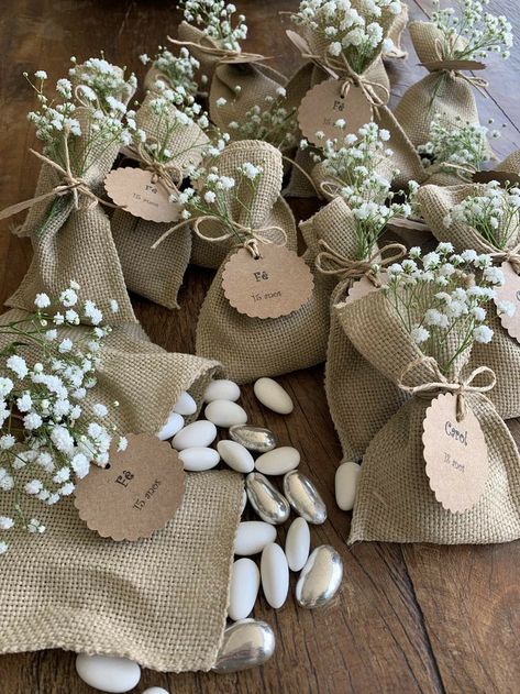 Bonbonniere Ideas, Wedding Gifts Packaging, Diy Jar Crafts, Home Wedding Decorations, בר מצווה, Wedding Gift Boxes, Treat Gift, Wedding Gifts For Guests, Wedding Gift Favors