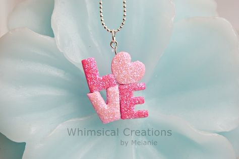 Polymer Clay Love, Fimo Kawaii, Valentine Necklace, طابع بريدي, Polymer Clay Gifts, Polymer Clay Kawaii, Clay Keychain, Polymer Clay Ornaments, Clay Crafts Air Dry