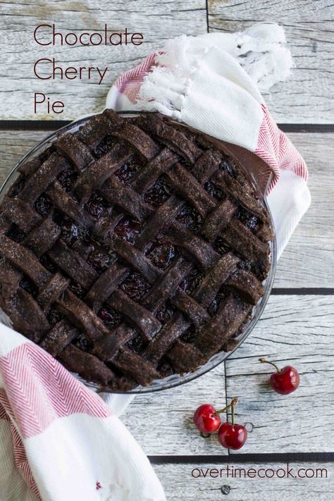 {{  chocolate cherry lattice pie. }} Smoothie Recipes Fruit, Chocolate Cherry Pie, Chocolate Pie Crust, Chocolate Decadence, Desserts Fruit, Snacks Fruit, Recipes Fruit, Pie Pie, Pie Pops