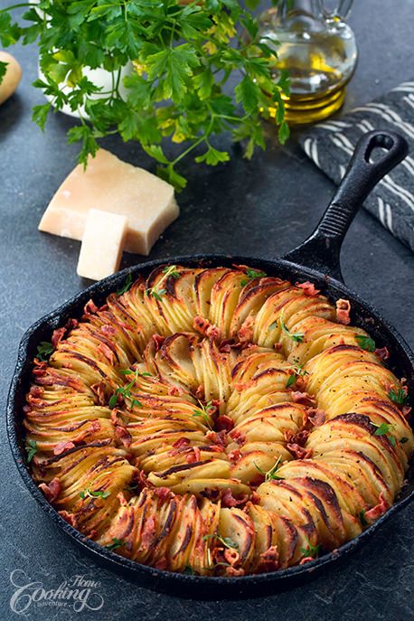 Sliced Roasted Potatoes, Best Roasted Potatoes, Potato Nutrition Facts, Parmesan Potato Stacks, Crispy Roast Potatoes, Mashed Potato Casserole, Cast Iron Skillet Recipes, Crispy Potatoes, Potatoes Recipe