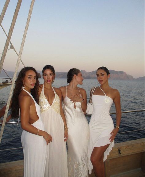 Yacht Party Outfit, Yacht Outfit, Foto Best Friend, Girl Blogger, Makeup Outfit, Yacht Party, Shotting Photo, Euro Summer, Travel Outfit Summer