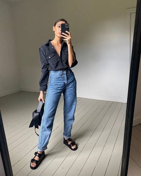 Loose Jeans Outfit, Womens Basics Clothing, Straight Jeans Outfit, Denim Jeans Outfit, Rolled Up Jeans, Mom Jeans Outfit, Jean Trends, Trending Fashion Outfits, Denim Trends