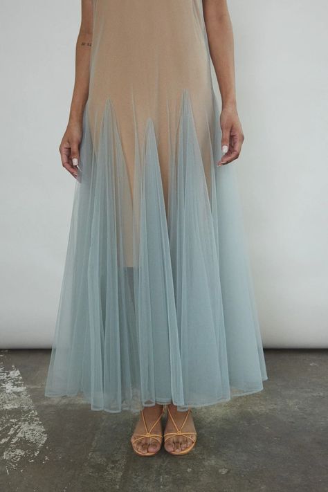 Delicate Fashion Aesthetic, Dress With Godets, Sheer Dresses Outfit, Structure Fashion, Skirt With Godet, Fashion Uniform, Tulle Fashion, Layered Tulle Dress, Godet Dress