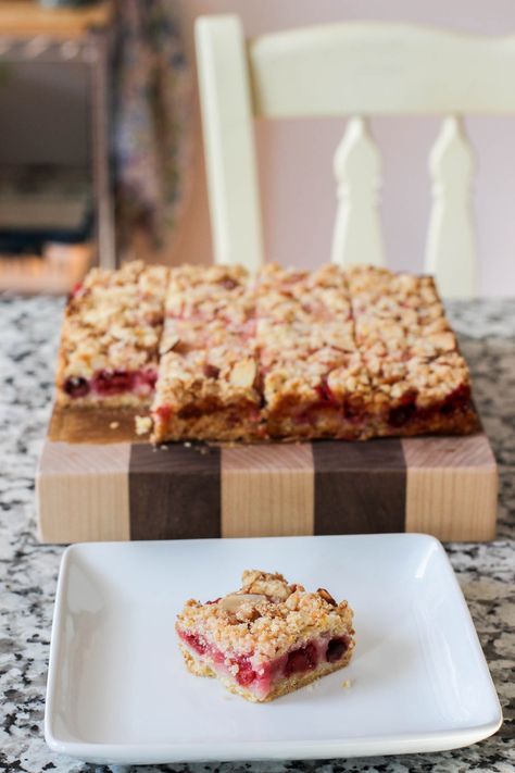 Sour Cherry Crumble Bars, Sour Cherry Crumble, Canned Sour Cherry Recipes, Sour Cherry Cobbler, Cherry Crumble Bars, Grapes Recipes, Sour Cherry Recipes, Things To Bake, Cherry Recipes Dessert