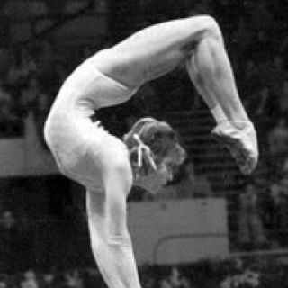 Olga korbut Vintage Gymnastics, Olga Korbut, Gymnastics Stunts, Gymnastics History, Horse Vaulting, Gymnastics Tricks, Nadia Comaneci, Sporting Legends, Gymnastics Photos