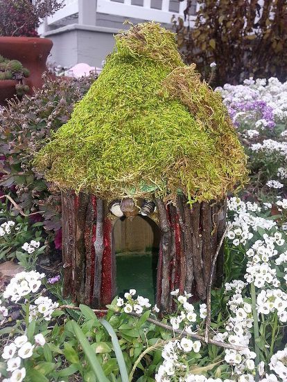 home made fairie houses, crafts, gardening Fairy Projects, Garden Ideas Homemade, Faerie House, Fairy Homes, Fairy Village, Fairy Garden Designs, Fairy Garden Crafts, Tiered Garden, Faeries Gardens