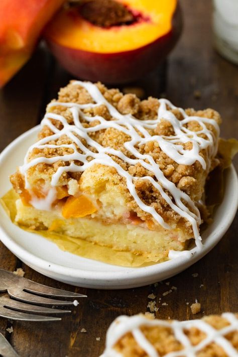 Peach coffee cake is a perfect breakfast, dessert or snack! #peachrecipe #coffeecake #peachcoffeecake Southern Peach Crumb Cake, Peach Coffee Cake Recipes, Peach Coffee Cake, Espresso Recipe, Peach Coffee, Breakfast Cakes, Espresso Cake, Coffee Cake Recipes Easy, Espresso Recipes