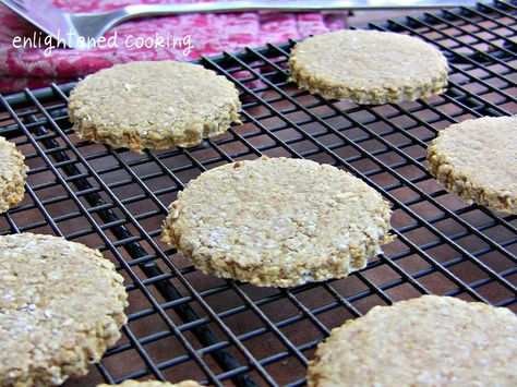 Scottish Oat Cakes, Oat Cake Recipes, Oat Biscuits, Recipes Copycat, Healthy Munchies, Scottish Food, Scottish Recipes, Oat Cakes, Honey Oatmeal