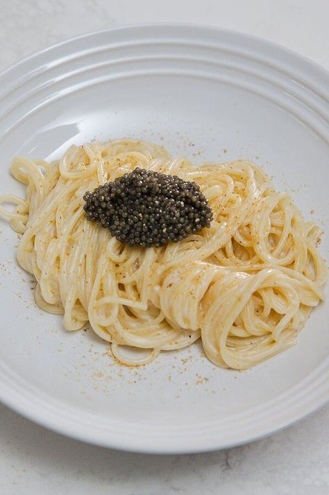 Pasta With Caviar, Caviar Pasta Recipe, Simple Creamy Pasta, Elevated Recipes, Pasta Dinner Party, Caviar Pasta, Caviar Party, Colored Pasta, Gourmet Pasta