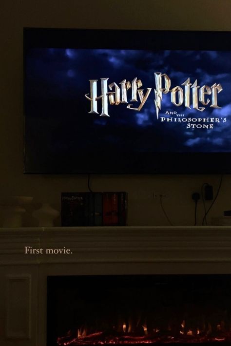 Watching Harry Potter Aesthetic, Watching Harry Potter, Harry Potter Watch, Aesthetic Tv, Harry Potter Movie Night, Harry Potter Movie, Ber Months, Harry Potter Aesthetic, Book Candle