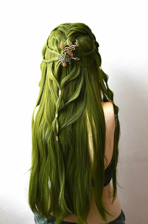 Green Hair Women, Green Hair Braids, Green Hair Long, Green Long Hair, Unique Hair Styles, Long Green Hair, Green Hairstyles, Green Braids, Long Hair Braids