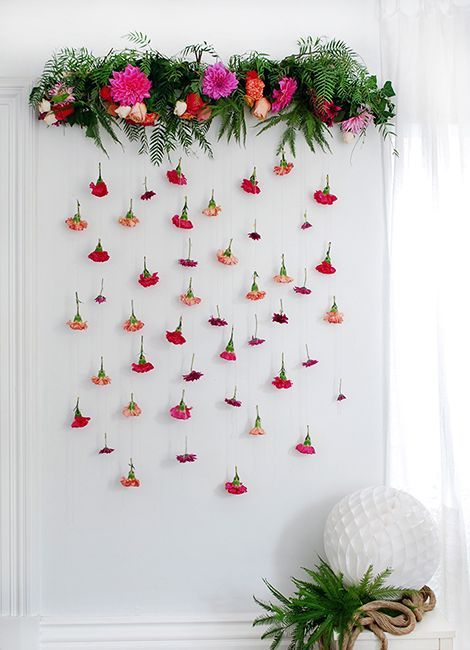 Flower Streamers, Fresh Flower Garland, Flower Garland Backdrop, Flower Decoration Ideas, Flower Garland Diy, Paper Flower Garlands, Diwali Decorations At Home, Housewarming Decorations, Garland Backdrops