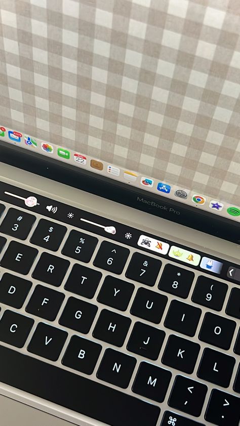 Macbook Pro M2 Aesthetic, Macbook Pro Touch Bar Aesthetic, Macbook Touch Bar Aesthetic, Touchbar Macbook, Macbook Manifestation, Macbook Touch Bar, Macbook Pro M2, Macbook Pro Touch Bar, Apple Laptop Macbook