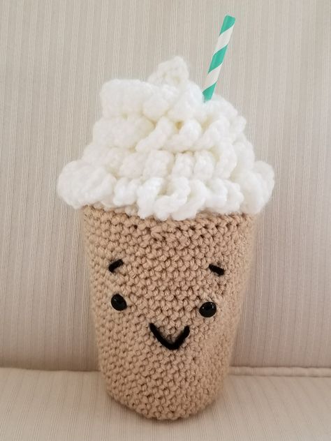 Owl Designs, Easy Crochet Stitches, Crochet Market Bag, Cup Designs, Crochet Food, Crochet Amigurumi Free Patterns, Crochet Amigurumi Free, Holiday Crochet, Plush Pattern