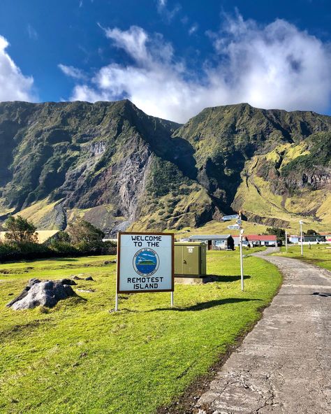 I travelled to Tristan da Cunha - The worlds most remote island - It's beautifully isolated Tristan Da Cunha Islands, Saint Helena Island, Lonely Island, Remote Places, Saint Helena, Map Projects, Adventure Landscape, Breathtaking Places, Cruise Destinations