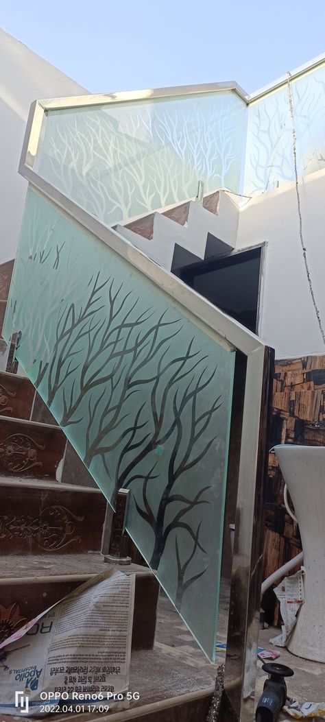 Glass Steel Realing, Itching Glass Design, Railing Glass Etching Designs, Stairs Glass Railing Design, Staircase Glass Railing Design, Toughened Glass Design, Staircase Glass Design, Glass Stairs Design, Glass Staircase Railing