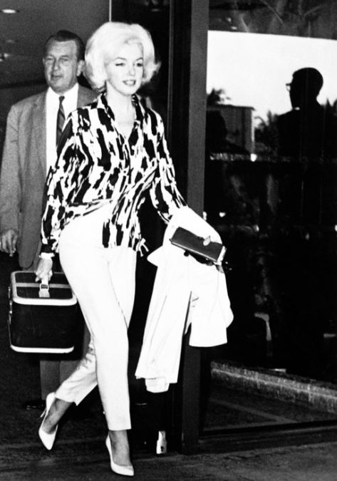 Marilyn Monroe Photoblog : My daily personal selection of rare photos of Marilyn Monroe. Marilyn Monroe Casual, Monroe Outfits, Marilyn Monroe Outfits, Marilyn Monroe 1962, Terrence Loves You, Marilyn Monroe Fashion, Marilyn Monroe Photos, Norma Jean, Norma Jeane