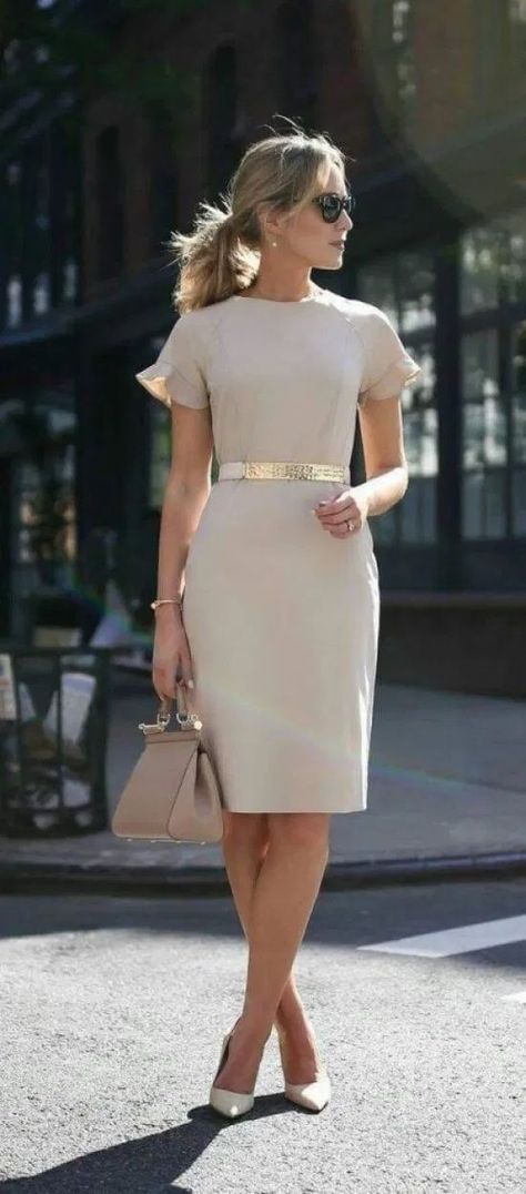 Check this business professional attire out for all the outfits that will have your co-workers wishing they could steal from your closet. Professional Work Outfit, Foto Tips, Elegante Casual, Professional Attire, Work Outfits Women, Professional Outfits, Business Outfits, Work Attire, Office Fashion