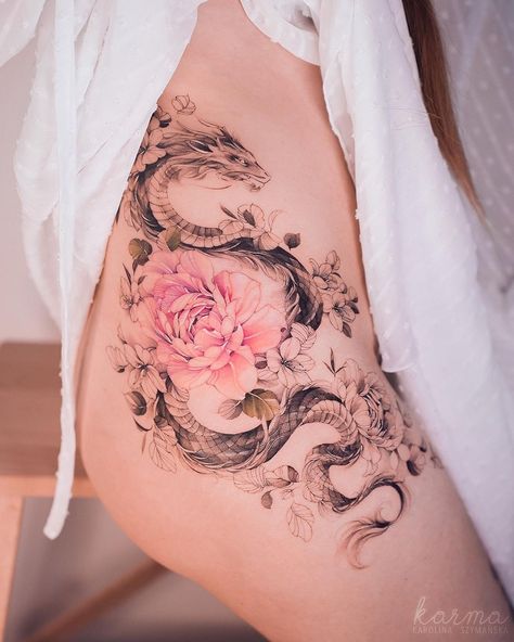 Dragon Thigh Tattoo, Side Hip Tattoos, Hip Tattoo Designs, Flower Thigh Tattoos, Hip Thigh Tattoos, Dragon Tattoo For Women, Hip Tattoos Women, Tatuaje A Color, Thigh Tattoos Women