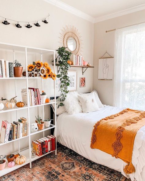 White Apartment Decor, Dorm Room Inspiration, Bedroom Decor Design, Redecorate Bedroom, Teen Bedroom Decor, Small Room Bedroom, Room Inspiration Bedroom, Room Ideas Bedroom, Apartment Room