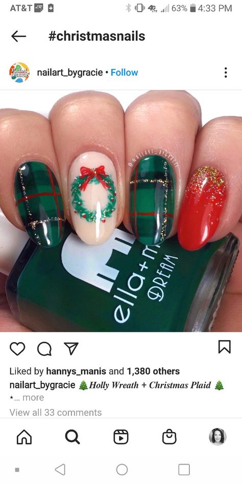 Wreath Nail Design, Christmas Wreath Nail Art, Tartan Christmas Nails, Christmas Nails Wreath, Christmas Wreath Nails, Elf Nail Art, Nail For Christmas, Christmas Nail Ideas Acrylic, Wreath Nails