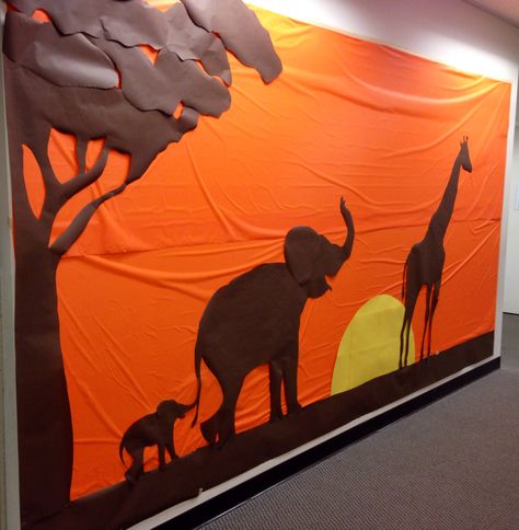 African Theme Classroom Ideas, Safari Theme Preschool Decorations, Safari Themed Party Decorations, Africa Decorations Party, Africa Themed Classroom, African Safari Party Decorations, African Savannah Classroom Decorations, Safari Hallway Decorations, Jungle Dance Theme