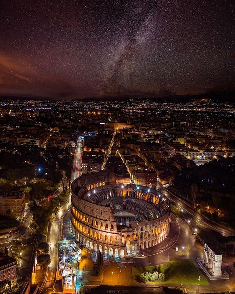 City At Night, Night Photo, Living Modern, Italy Aesthetic, Photography Contests, Rome Travel, City Photography, City Aesthetic, Rome Italy