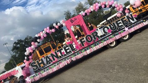 Barbie Themed Homecoming Float, Barbie Homecoming Float, Barbie Themed Homecoming, Barbie Themed Float, Barbie Parade Float Ideas, Barbie Float, Barbie Float Parade, Pool Party Floats, Barbi Benton