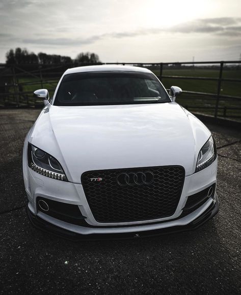 Ellis Aston | Audi TTS 8J on Instagram: “All up in my grill 💎 👉🏼First 3 comments get a shoutout 📣 ______________________________________ #auditts #ttsmk2 #audittmk2 #ttmk2 #ttmk3…” Audi White Interior, White Audi Suv, Audi Tts Mk2, Audi Tt Mk3, Audi White Car, Audi A5 Coupe White, Audi Tt S, Audi Tts, Audi Tt Rs