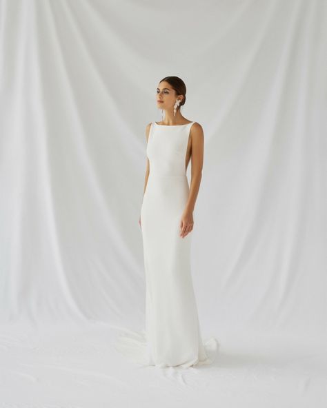 Boat Neck Trumpet Wedding Dress, Elegant Ivory Wedding Dress, Mom Traditional Wedding Dress, Simple Wedding Dress Sheath, Wedding Dress Modern Minimalist, Boatneck Wedding Dress Open Backs, Simple Cream Wedding Dress, Modern Structured Wedding Dress, Boatneck Wedding Gown