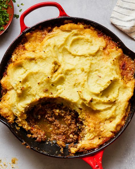 Whole30 Shepherd's Pie - Paleo, Gluten-Free | Primal Gourmet Primal Gourmet, Vinegar Chips, Bacon Pie, Irish Stew, Shepherds Pie Recipe, Weekend Cooking, Curry Spices, Banoffee Pie, Lamb Shanks